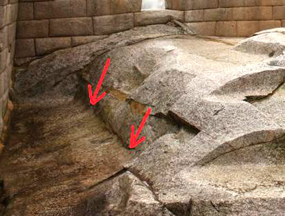 </p></div>
<p>
    This development is confirmed by the nature of the evolution of masonry, both at Machu-Picchu and around the region