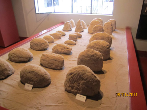 Саманные блоки используемые при строительстве стен. Из музея Кауачи в Наске